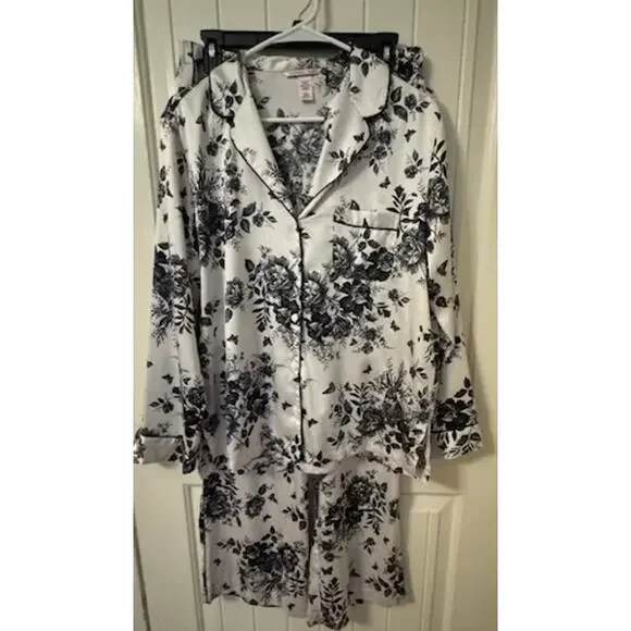 NWOTVictoria's Secret RARE Toile Art Print Ivory Black Satin PJ Pajama SET M